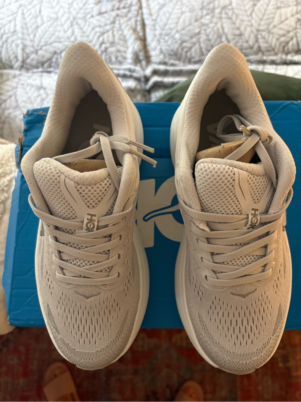 Hoka Women's Bondi 9 Size 6 NWT